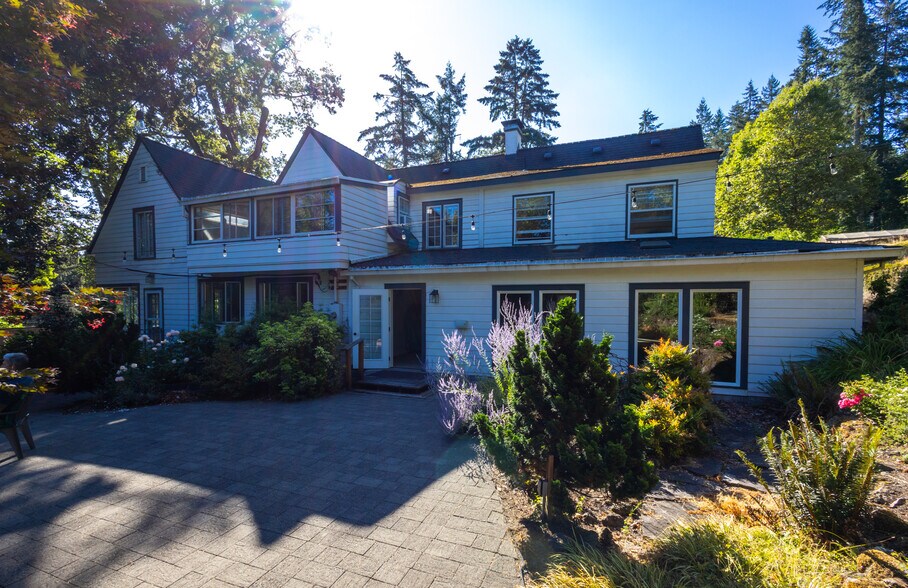 More Photos Of 20255 Willamette Dr, West Linn Specialty For Sale