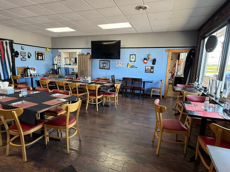 More Photos Of 2026 Lockport Rd, Niagara Falls Restaurant For Lease