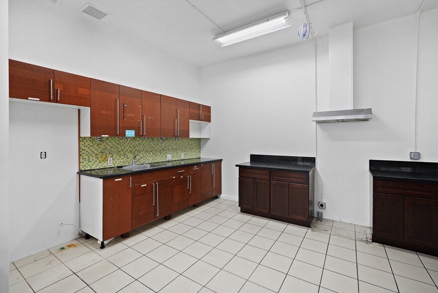More Photos Of 2215 N Broadway, Santa Ana Medical For Sale