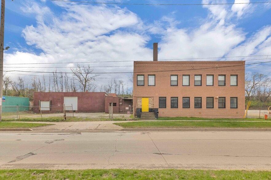 More Photos Of 7500 Bessemer Ave, Cleveland Manufacturing For Lease