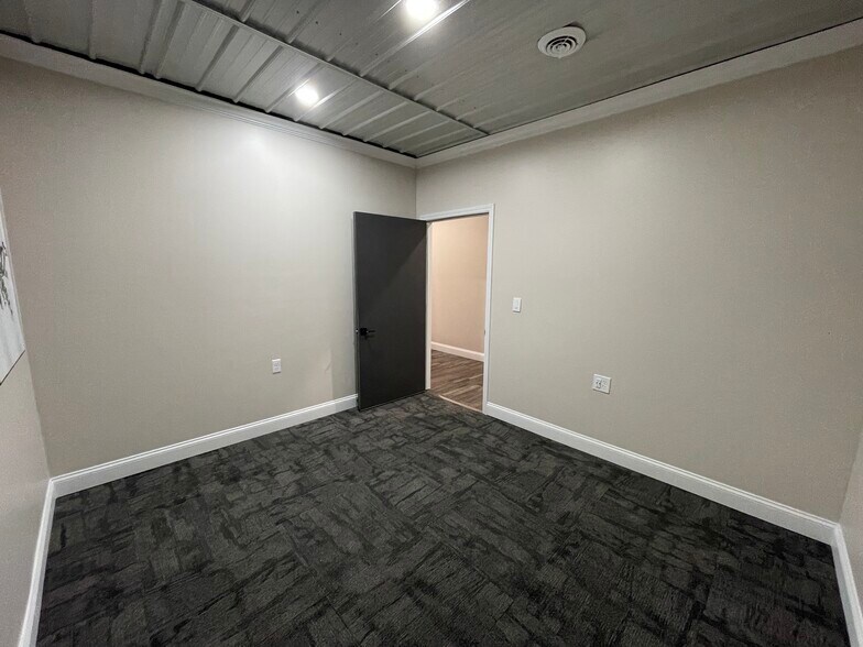 More Photos Of 1655 Plett Rd, Cadillac Office Residential For Lease