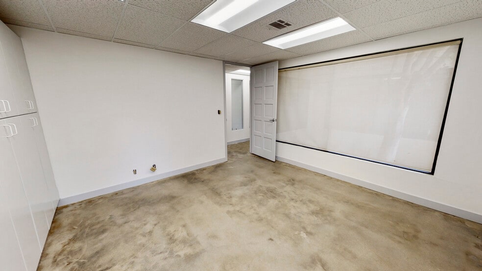 More Photos Of 4425 W Riverside Dr, Burbank Office For Lease
