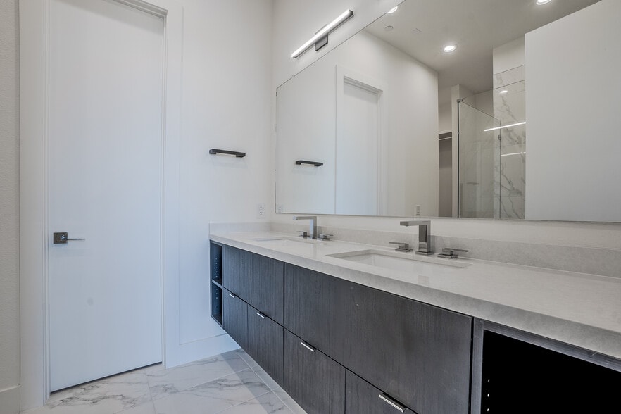 More Photos Of 4322 Roseland Ave, Dallas Apartments For Sale