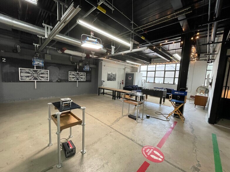 More Photos Of 218 Newell St, Brooklyn Manufacturing For Lease