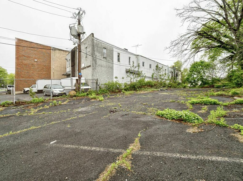 More Photos Of 300-306 W 1st Ave, Roselle Warehouse For Sale