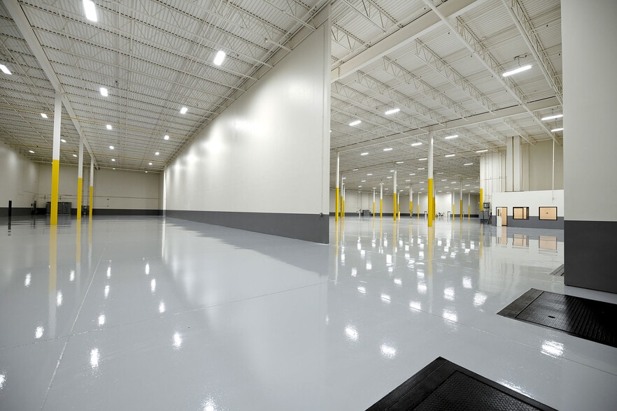 More Photos Of 2715 Davey Rd, Woodridge Distribution For Lease