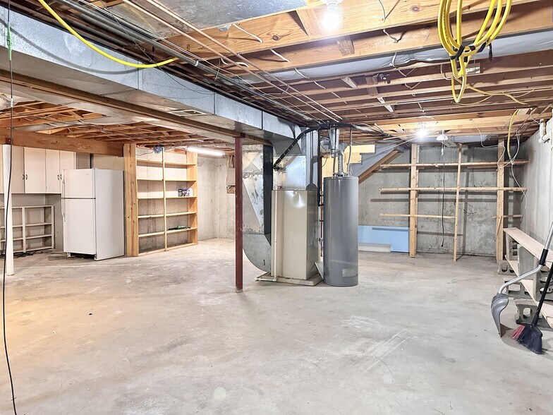More Photos Of 152 E 8th St, Trenton Office For Sale
