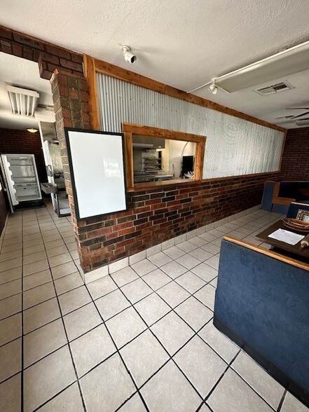 More Photos Of 1100 N York St, Muskogee Restaurant For Sale