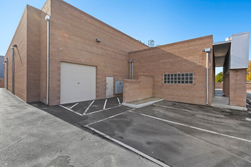 More Photos Of 2781 N Lamb Blvd, Las Vegas Distribution For Lease