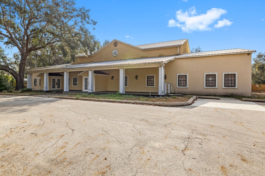 More Photos Of 10511 Main St, Thonotosassa Religious Facility For Sale