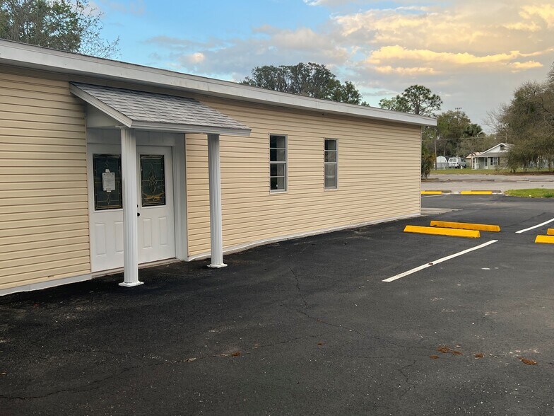 More Photos Of 550 S Highland St, Mount Dora Office For Lease