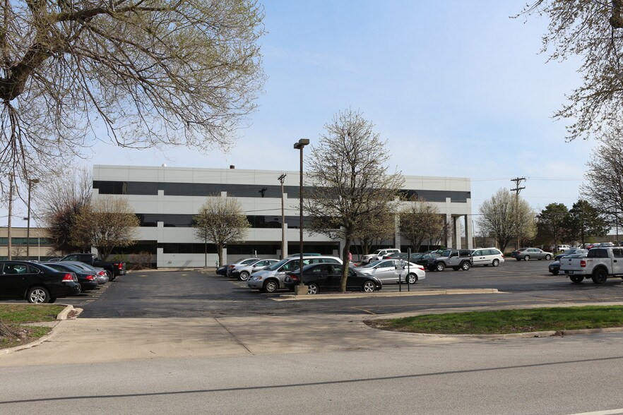 More Photos Of 300 W Jefferson St, Springfield Office For Lease