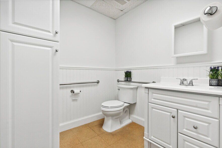 More Photos Of 170-200 Old Country Rd, Riverhead General Retail For Sale