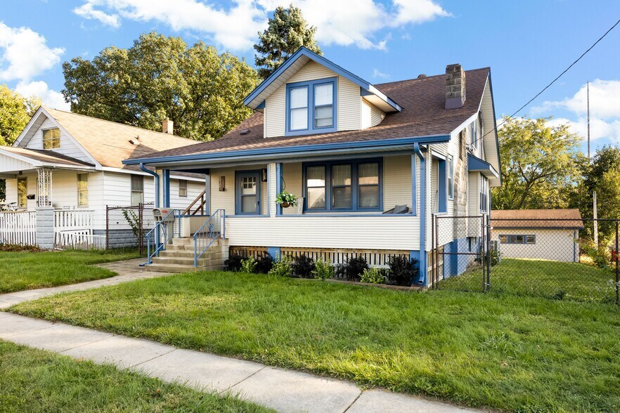Primary Photo Of 810 E Sciota Ave, Peoria Heights Multifamily For Sale
