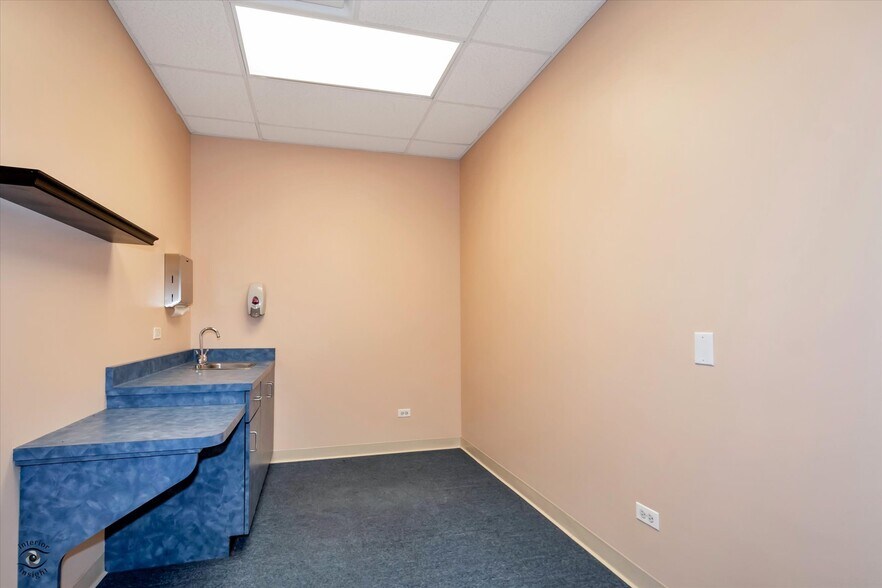 More Photos Of 912 Northwest Hwy, Fox River Grove Medical For Sale