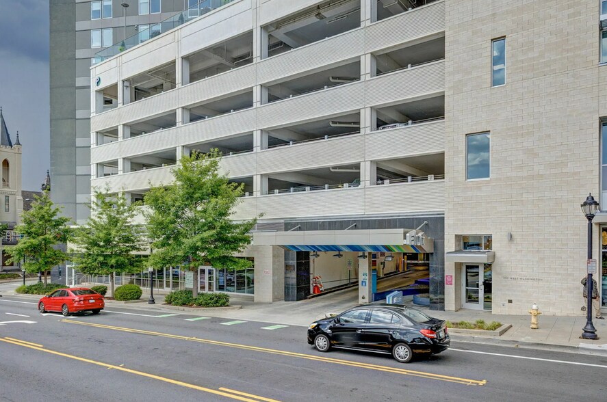 More Photos Of 106 W Washington St, Greenville General Retail For Lease