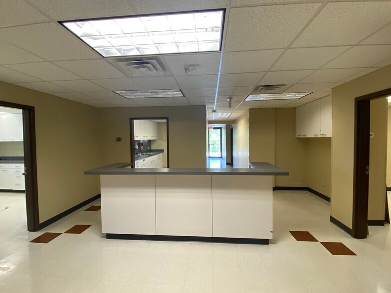 More Photos Of 7702 E Parham Rd, Richmond Medical For Lease