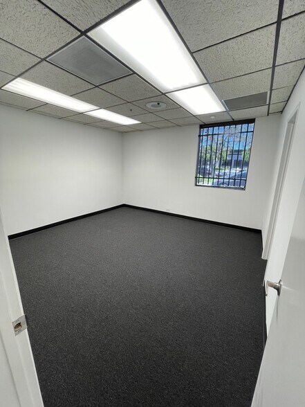 More Photos Of 19428-19434 Business Center Dr, Northridge Warehouse For Lease