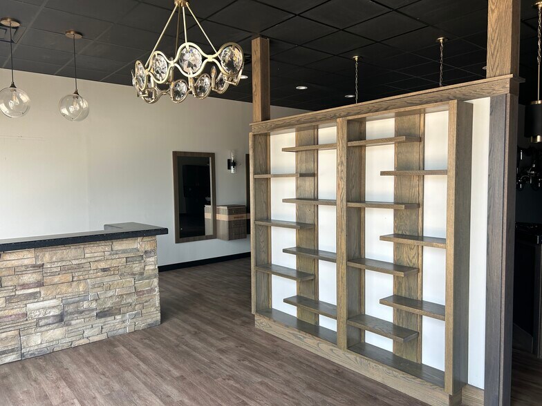 More Photos Of 338 S Andover Rd, Andover General Retail For Lease