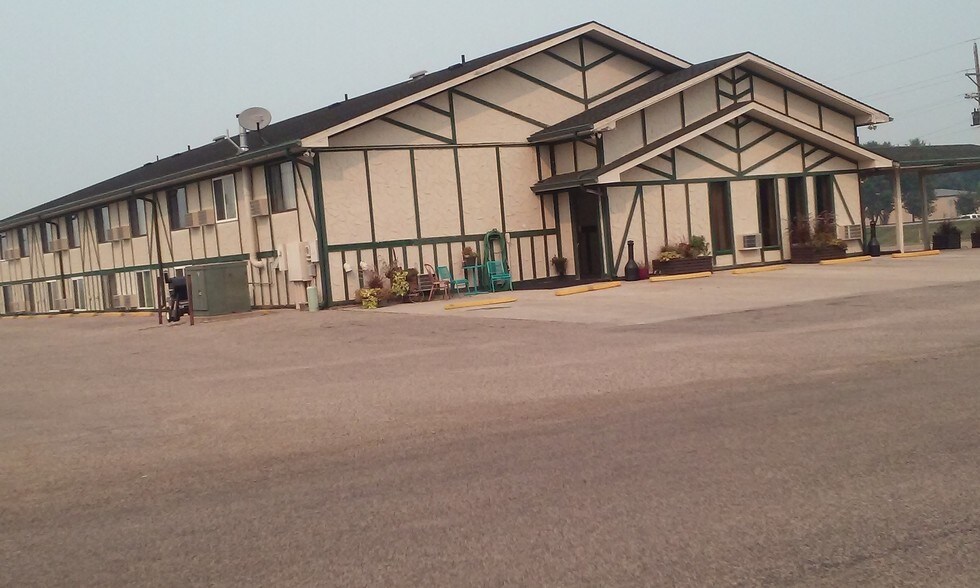 More Photos Of 1301 W Grand Xing, Mobridge Hotel For Sale