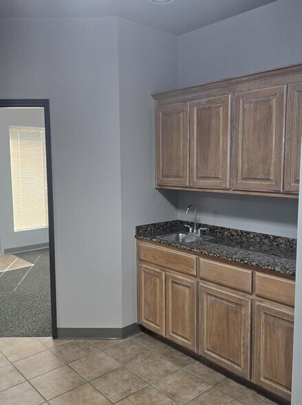 More Photos Of 8556 E 101st St, Tulsa Office For Lease
