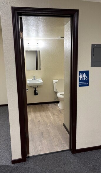 More Photos Of 23470 Olive Wood Plaza Dr, Moreno Valley Office Residential For Lease