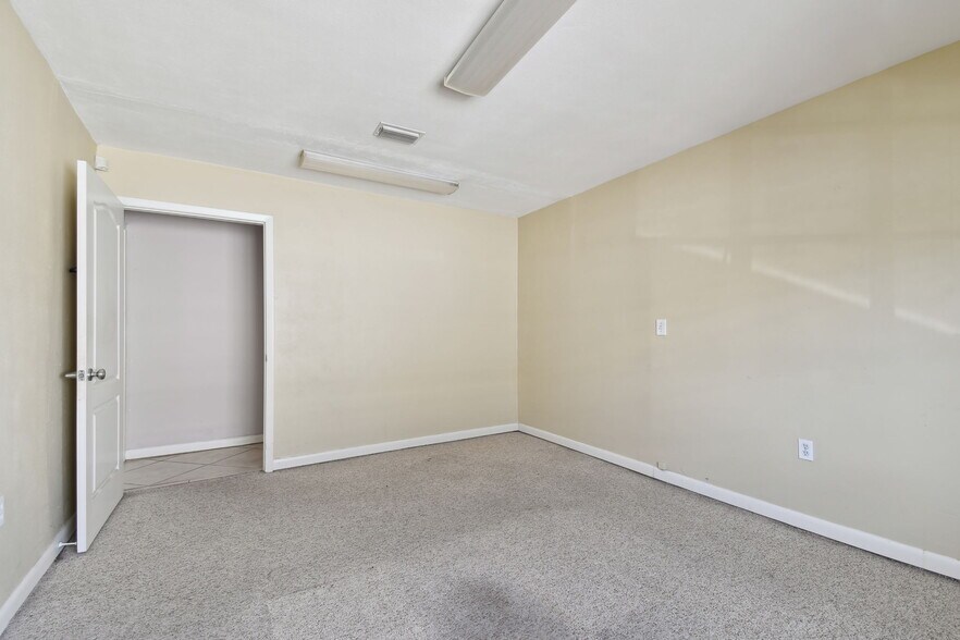 More Photos Of 3019 W Azeele St, Tampa Loft Creative Space For Sale