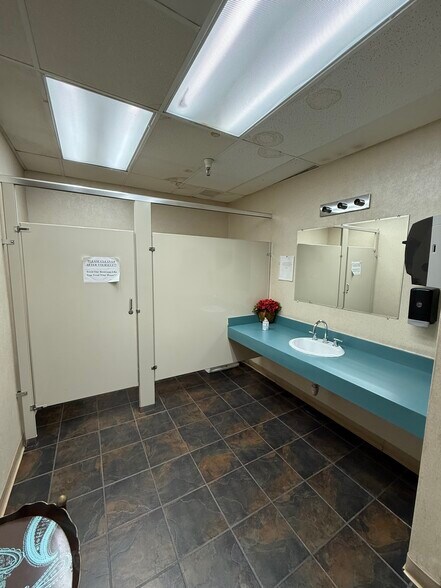 More Photos Of 3910 W Camp Wisdom Rd, Dallas Storefront For Sale