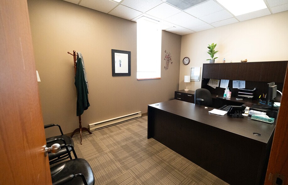 More Photos Of 255 Sherbrook St, Winnipeg Office For Sale