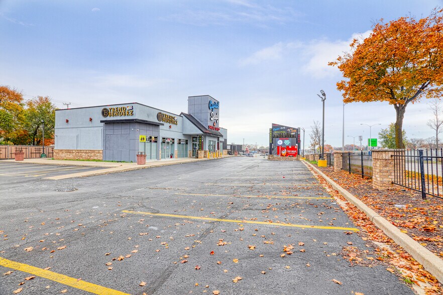 More Photos Of 7822 W Capitol Dr, Milwaukee Storefront For Sale