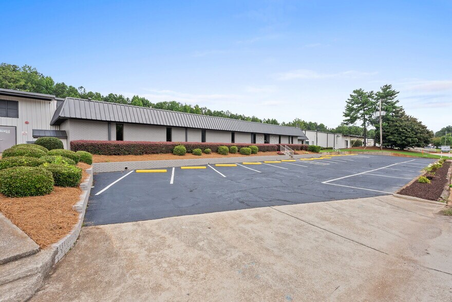 More Photos Of 154 Industrial Park Cir, Lawrenceville Manufacturing For Lease