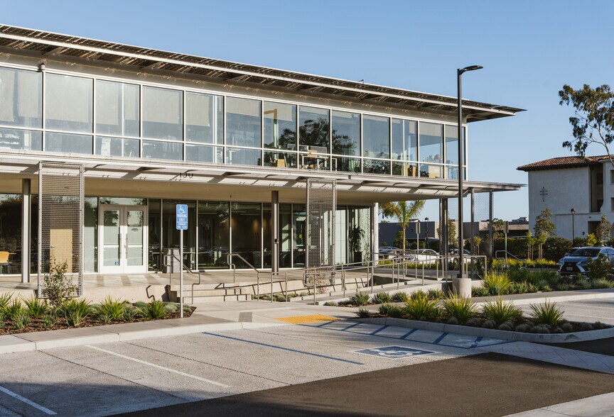 More Photos Of 130 Robin Hill Rd, Goleta Loft Creative Space For Lease