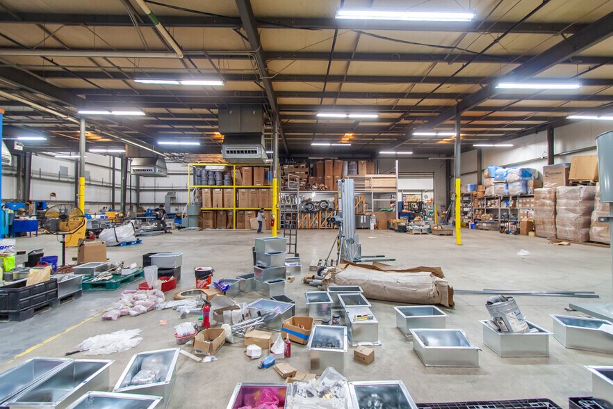More Photos Of 1132 W Veterans Blvd, Auburn Manufacturing For Sale