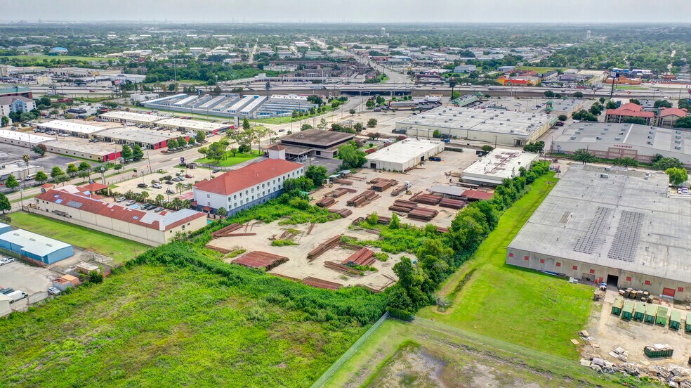 More Photos Of 8206 Mosley Rd, Houston Warehouse For Lease