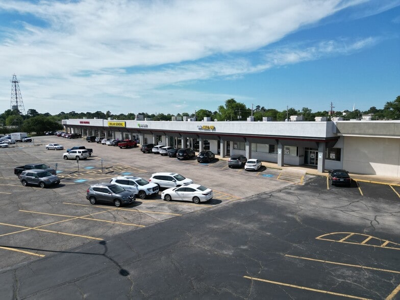 More Photos Of 102-110 Midtown Dr, Kilgore General Retail For Lease