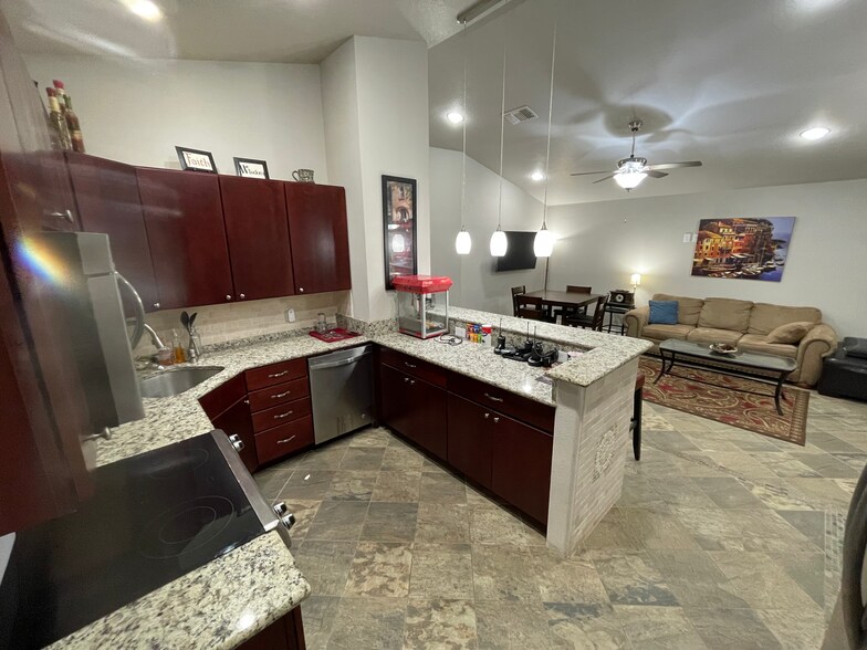 More Photos Of 108 Adolphus Ave, Lake Dallas Flex For Sale