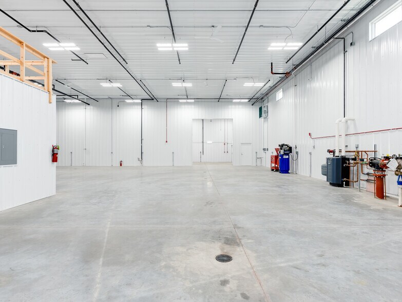 More Photos Of 26336 S Heritage Dr, Elwood Warehouse For Sale