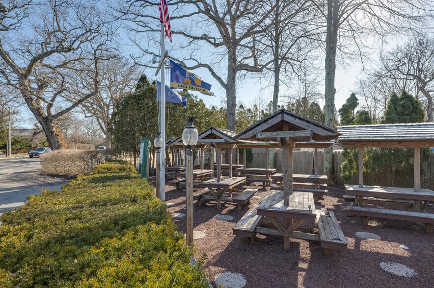 More Photos Of 8 Montauk Hwy, East Hampton Specialty For Lease