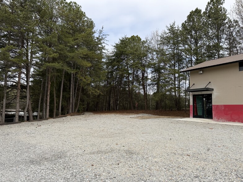 More Photos Of 727 Airport Rd, Cornelia Flex For Sale