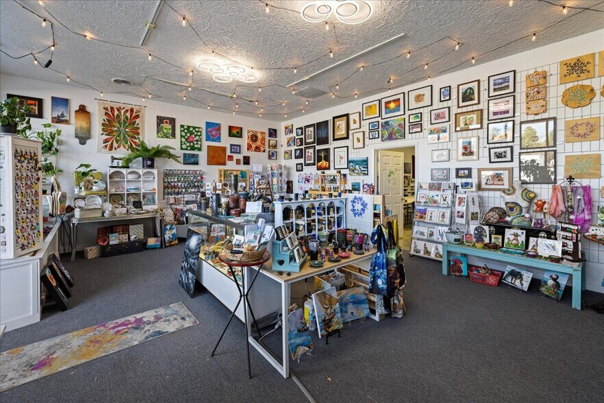 More Photos Of 6421-6517 W Ustick Rd, Boise Freestanding For Sale