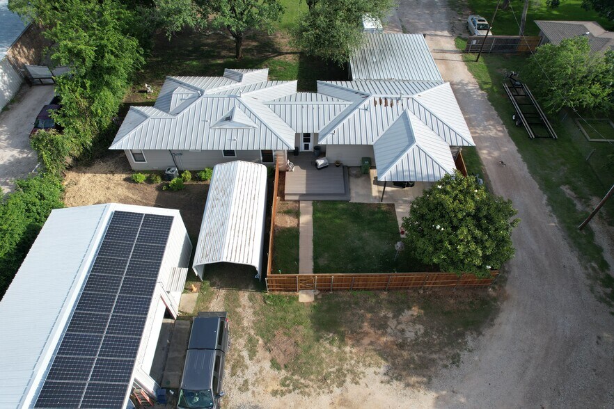 More Photos Of 352 McDonnell St, Lewisville Land For Lease