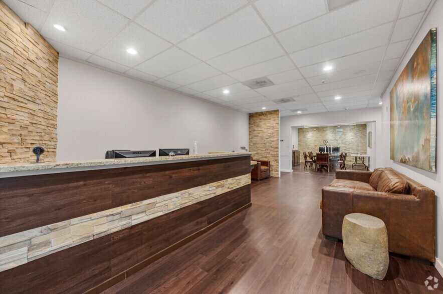 More Photos Of 400 S Zang Blvd, Dallas Office For Lease