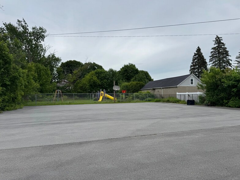 More Photos Of 89 E Genesee St, Auburn Flex For Sale