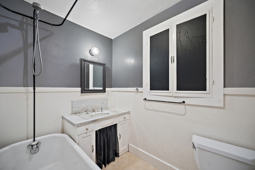 More Photos Of 33 W Willamette Ave, Colorado Springs Multifamily For Sale