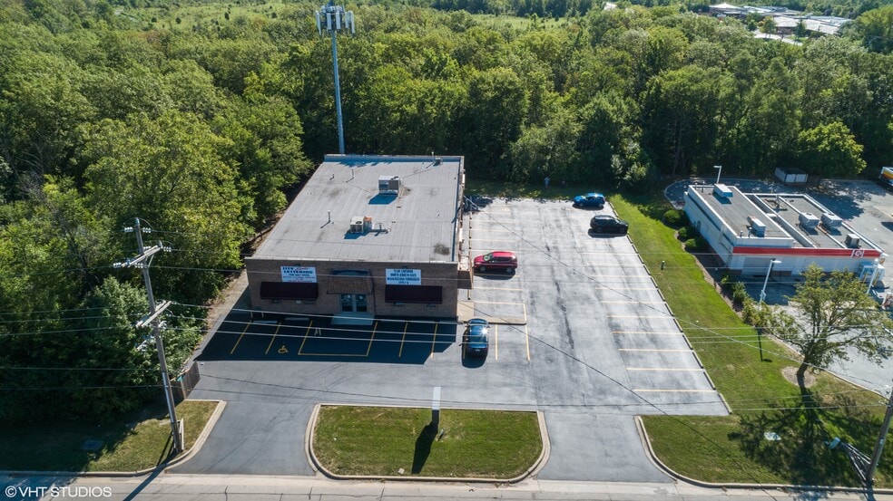 More Photos Of 15801 Oak Park Ave, Oak Forest Showroom For Lease