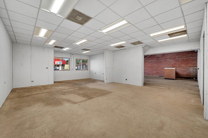 More Photos Of 516 Depot St, Mazon Storefront Retail Residential For Lease