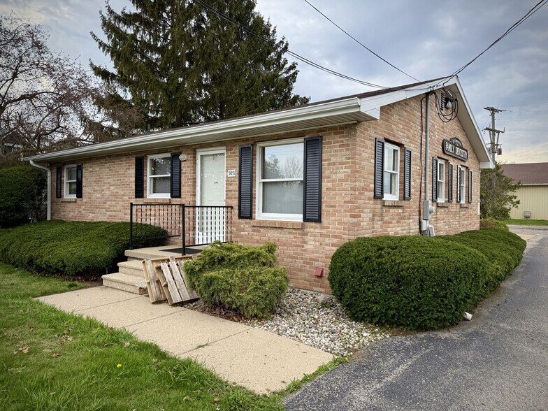 More Photos Of 923 N Oakland St, Saint Johns Medical For Lease