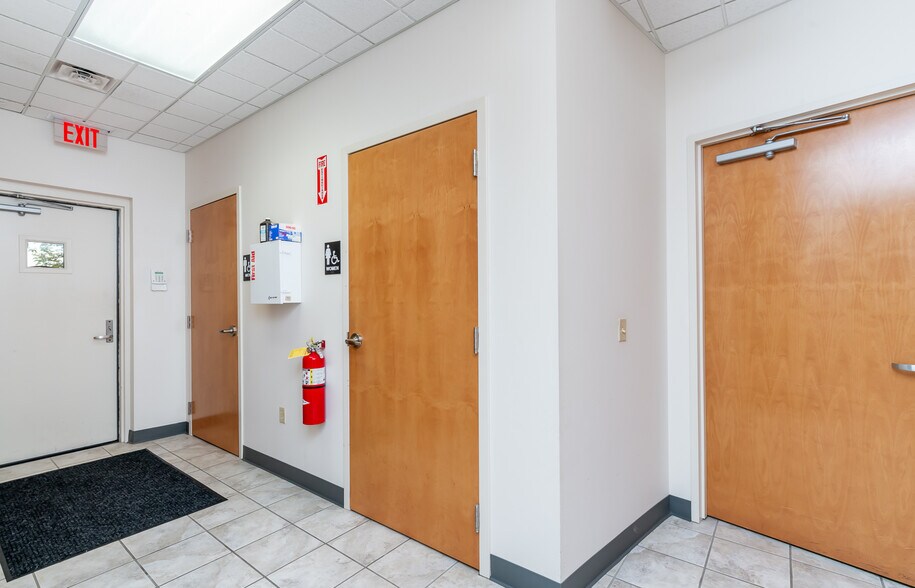 More Photos Of 157 Eastbrooke Ct, Mt Washington Bank For Sale