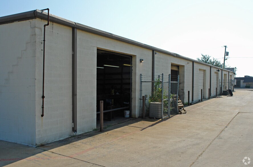 More Photos Of 8160 Moberly Ln, Dallas Light Manufacturing For Lease