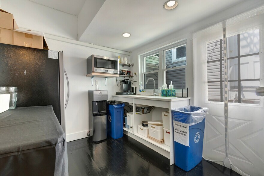 More Photos Of 713 Lorimer St, Brooklyn Storefront Retail Residential For Lease